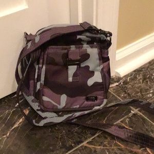 Lug Crossbody Camouflage light blue, gray, brown